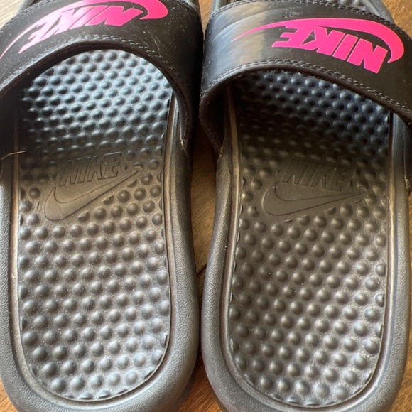 Girl’s NIKE Slides - Picture 4 of 5